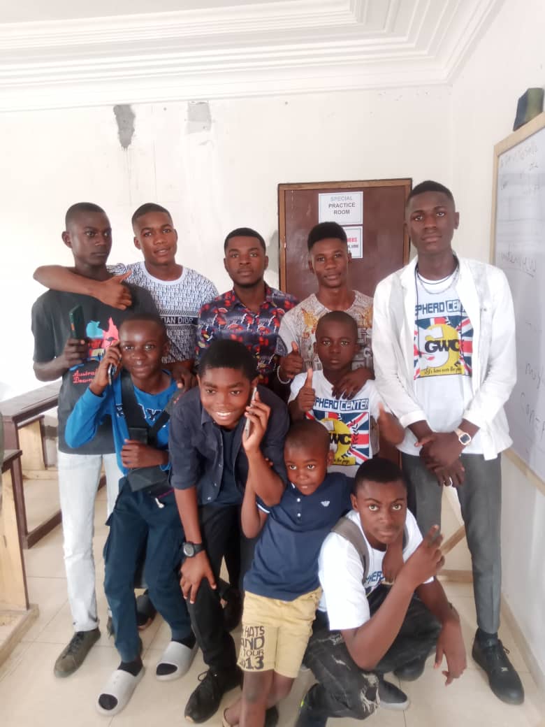 L'équipe SGWC en pleine session d'apprentissage